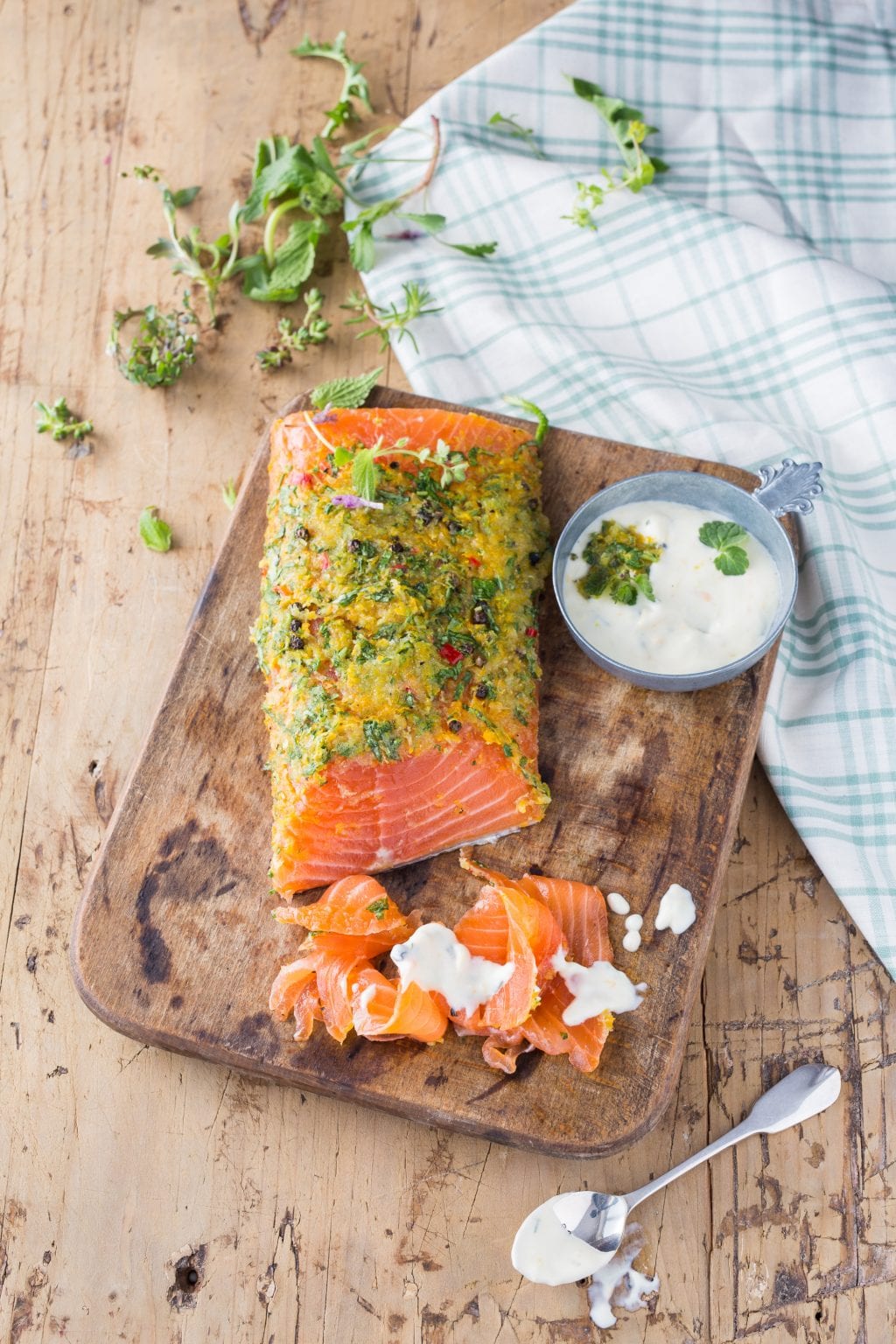 Lachs beizen: Rezept für gebeizten Lachs mit Zitrone